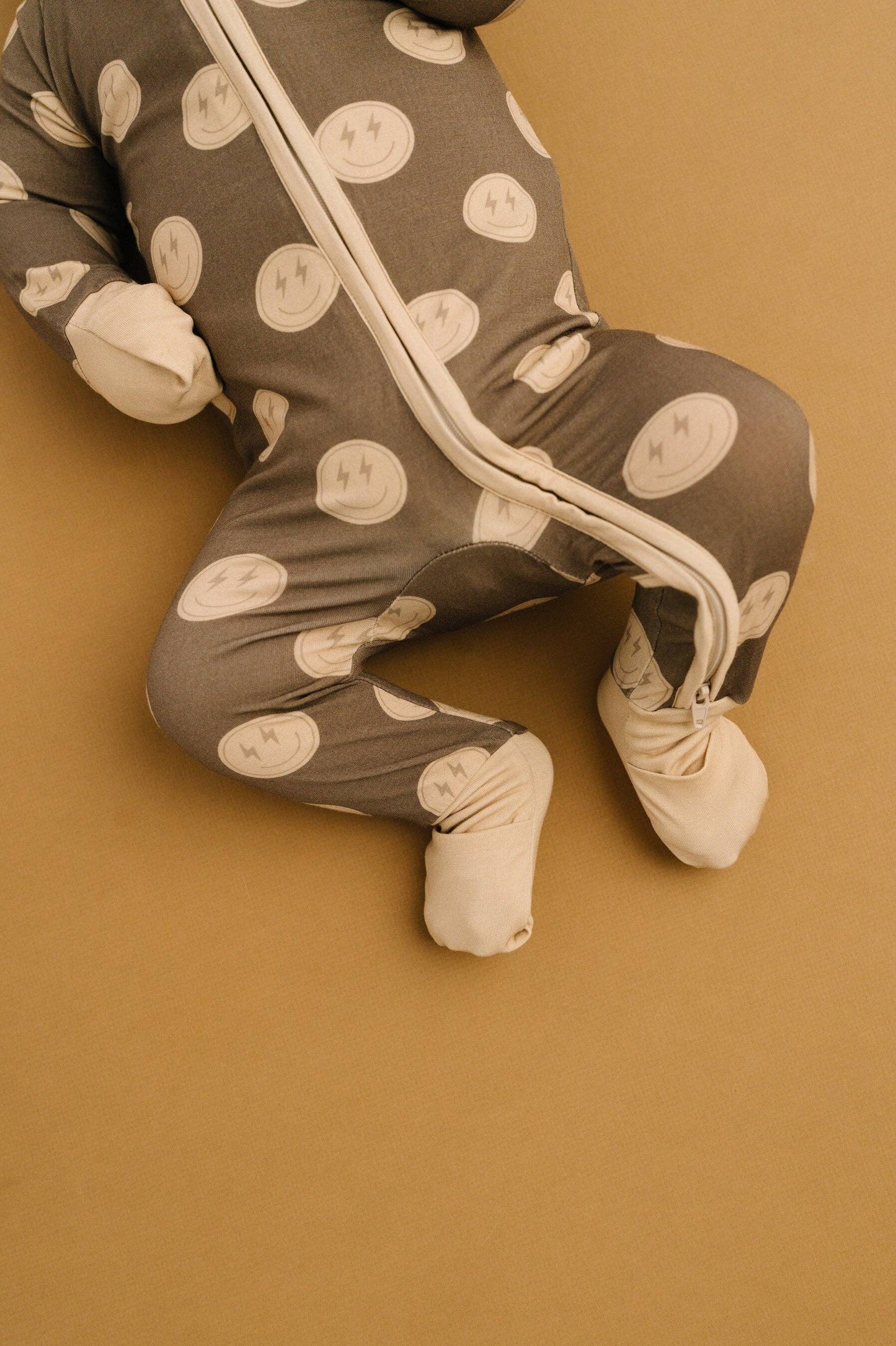 Neutral Smileys Bamboo Sleeper: 0-3M
