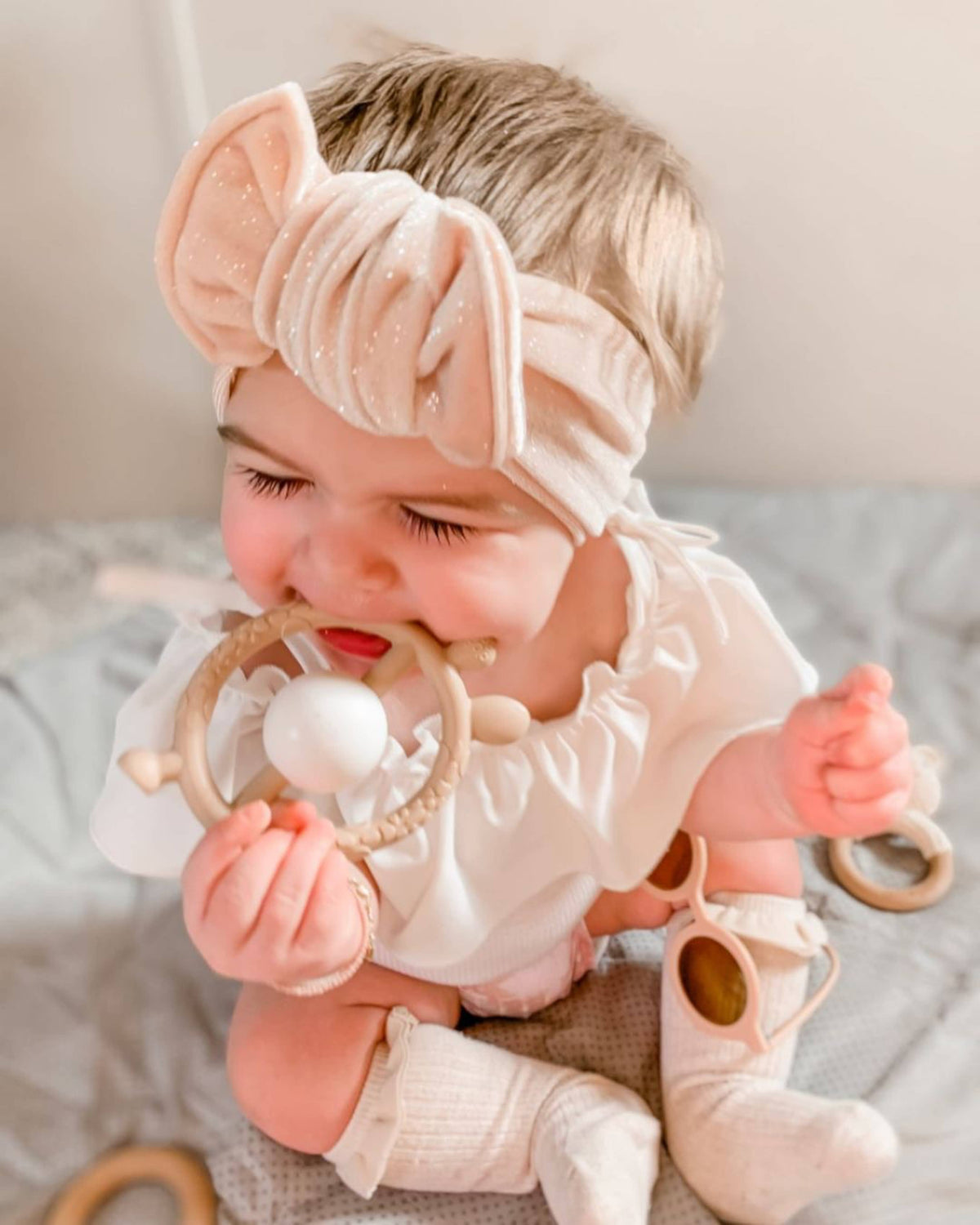 Giraffe Teether & Rattle Food-Grade Silicone Toy (Taupe)