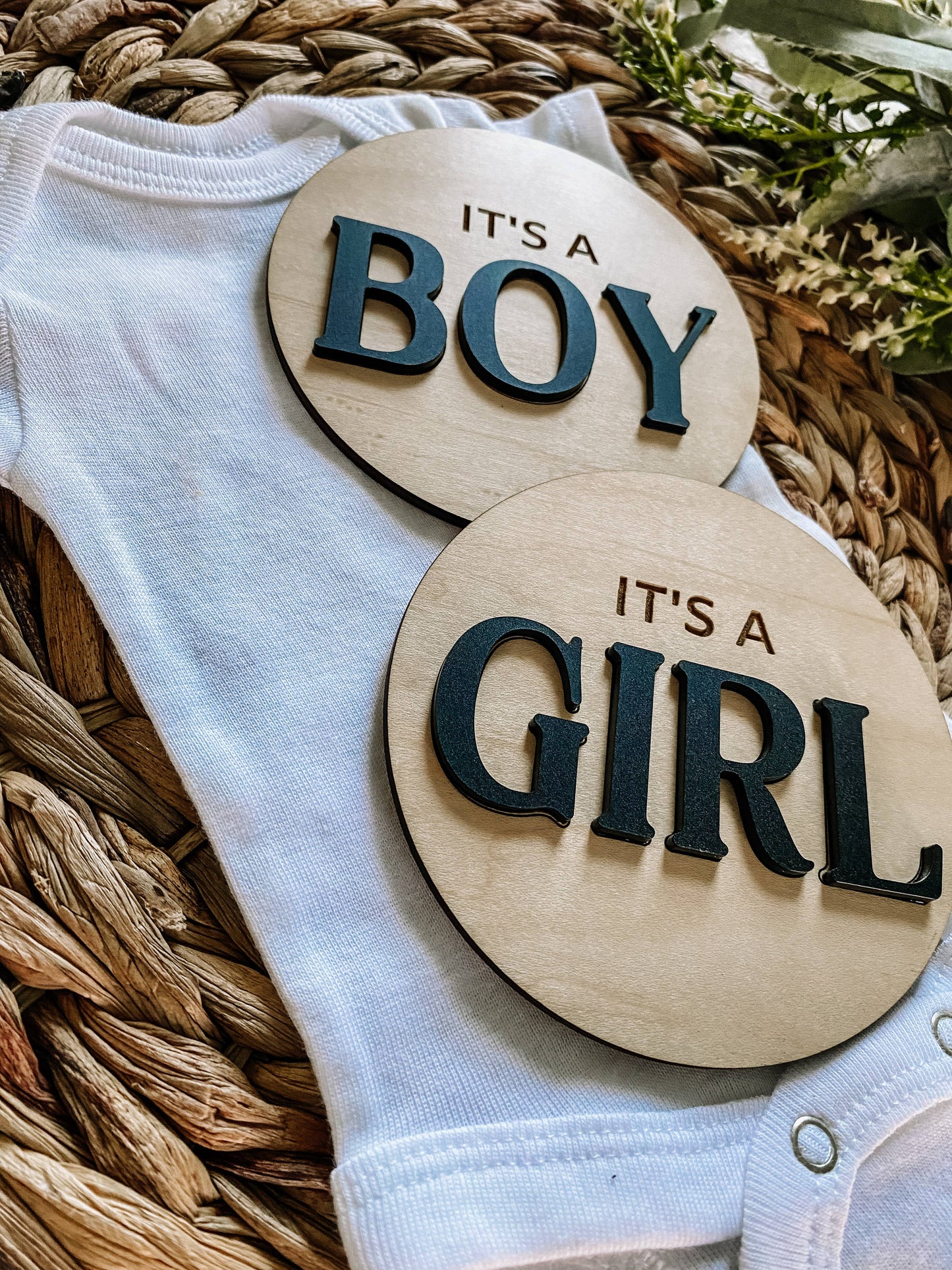 It’s a Boy Gender Reveal Announcement Sign - Round: Navy